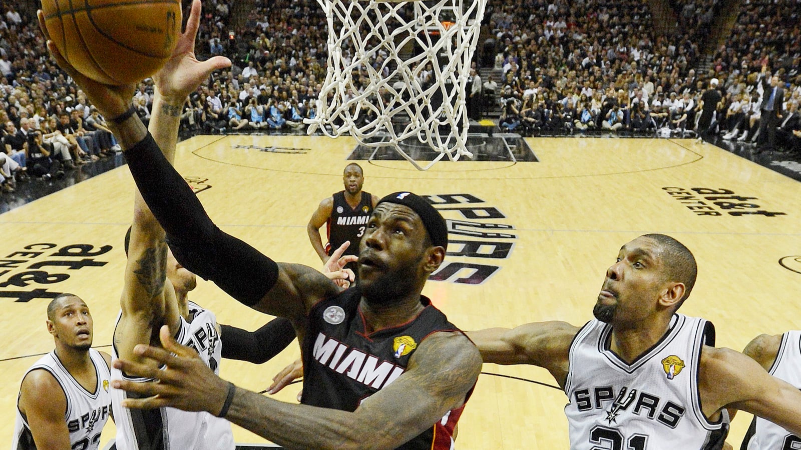 articles/2013/06/17/what-in-my-brain-makes-me-so-loyal-to-my-hopeless-sports-team/130617-sports-fans-fixler-tease-new_nhmmdy