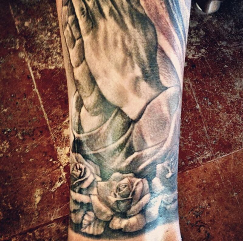 galleries/2013/05/02/justin-bieber-s-tattoos-a-selena-gomez-look-a-like-a-crown-jesus-ink-and-more/130429-justin-bieber-tattoos13_fibylg