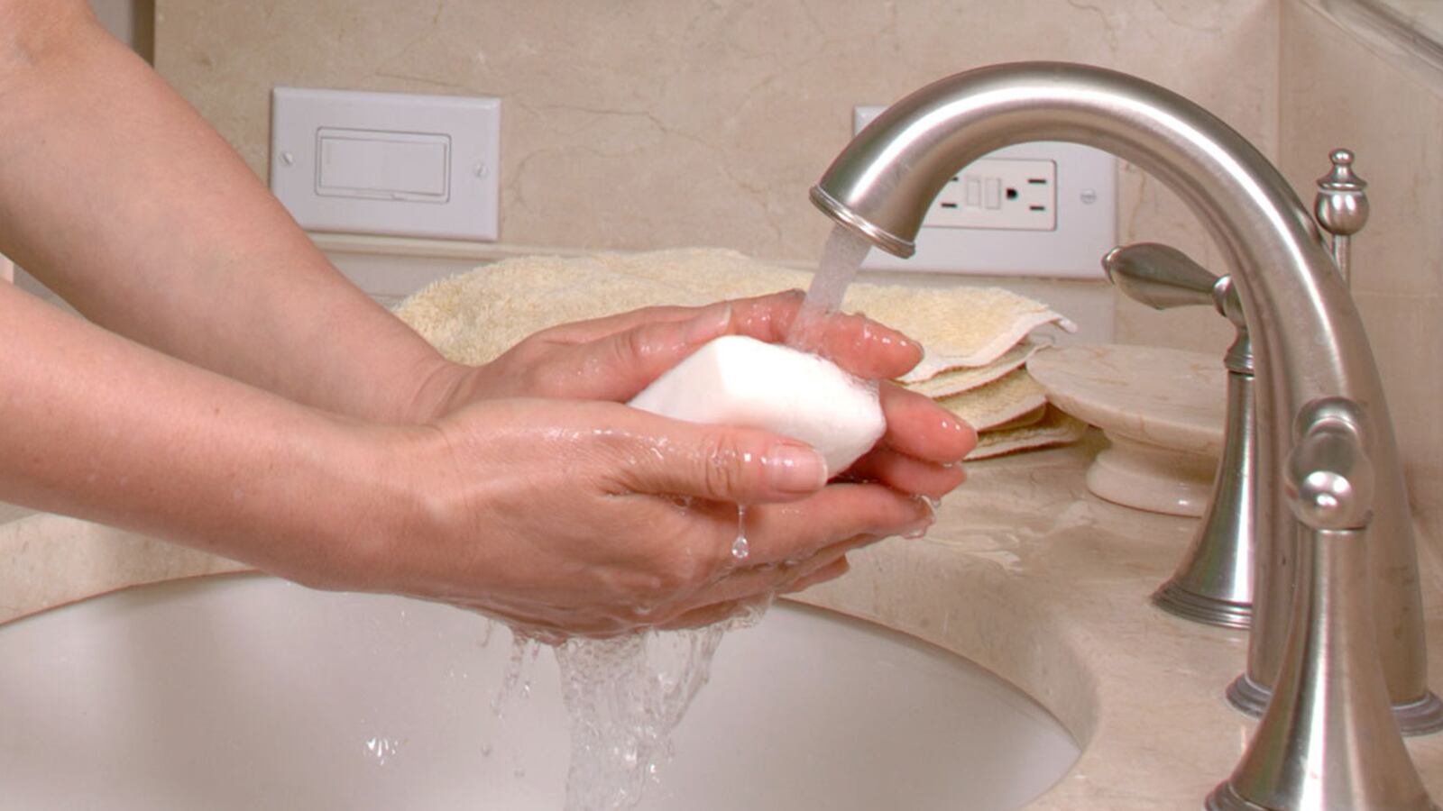 cheats/2016/09/02/fda-requires-that-antibacterials-be-removed-from-commercial-soaps/160902-soap-cheat_zevw61