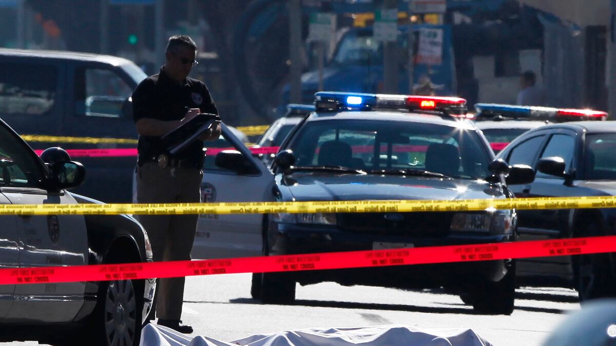 cheats/2011/12/12/hollywood-gunman-victim-dies/hollywood-music-exec-dies-cs_gpy9pn