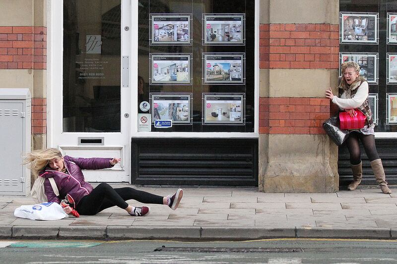 galleries/2014/02/13/wild-wednesday-flooded-britain-battered-by-storm-photos/140212-uk-weather12_jq54pz
