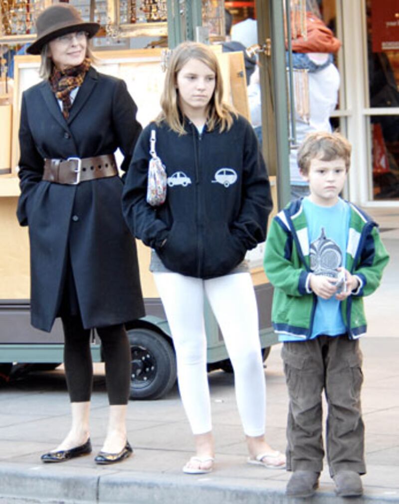 galleries/2010/04/28/single-parent-celebrity-adoptions/single-celeb-parents---keaton_gkq5oh