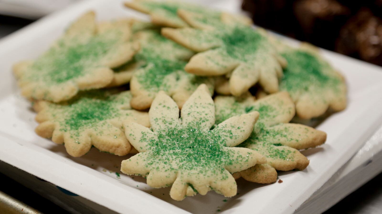 2014-04-20T000000Z_213821824_GM1EA4L0FDH01_RTRMADP_3_USA-MARIJUANA-420_lrvnjz