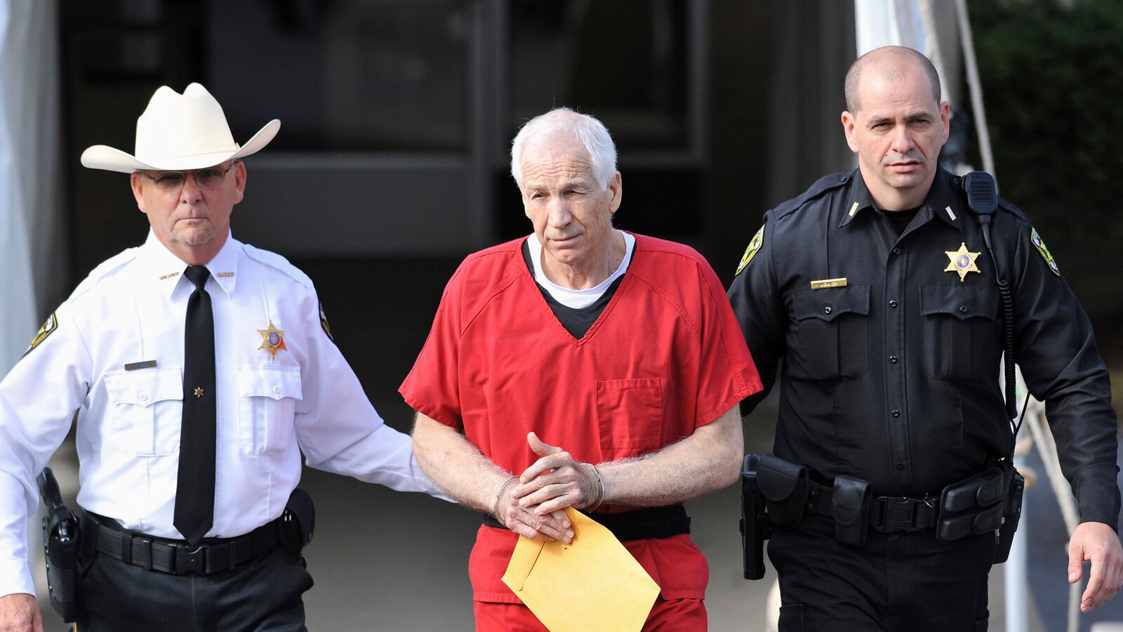 cheats/2014/06/23/report-sandusky-investigators-cleared/140623-sandusky-cheat_n3srh2