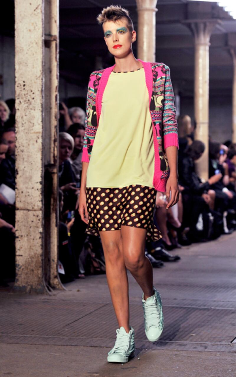 galleries/2010/09/20/london-fashion-week-day-4/london-wrap-day-2---giles_v8w1du