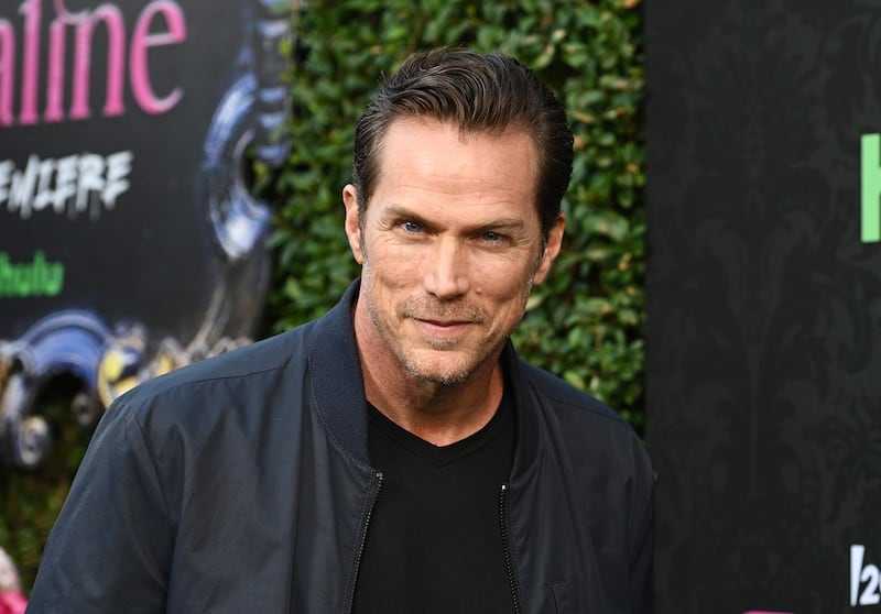 Jason Lewis at the world premiere of 20th Century Studios' "Rosaline" held at El Capitan Theatre on October 6, 2022 in Los Angeles, California.