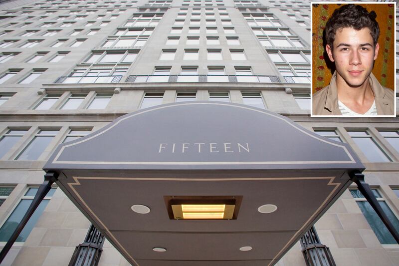 galleries/2011/10/07/frances-bean-cobain-miley-cyrus-and-more-teen-celebs-mansions-photos/teen-mansions-nick-jonas_e6vx2u