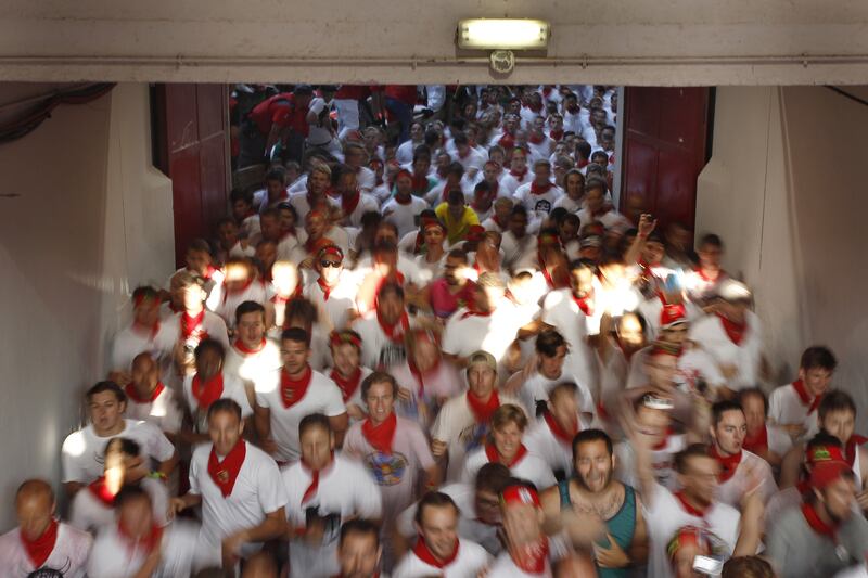 galleries/2015/07/12/spain-s-running-of-the-bulls-photos/150710-running-of-bulls-02_nzaq7u