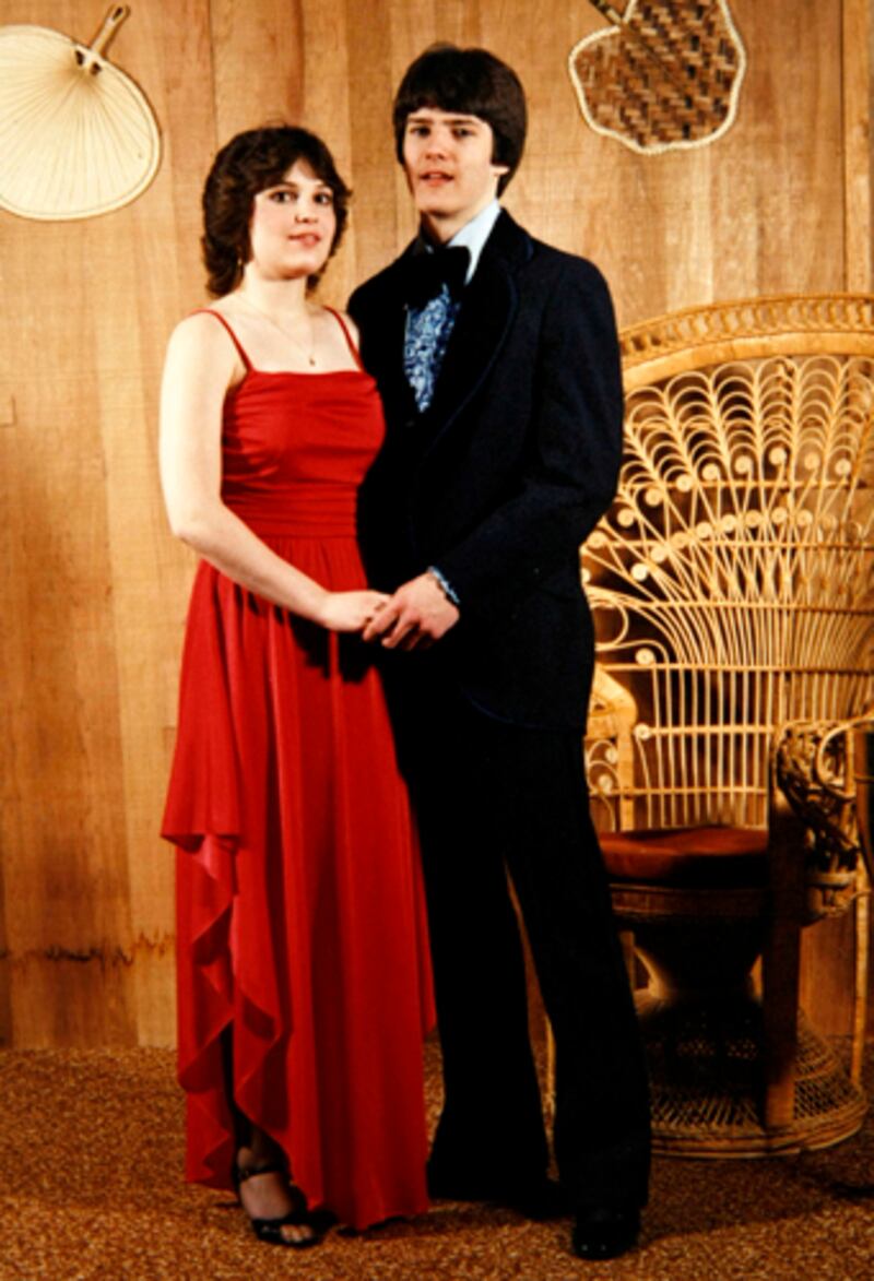 galleries/2012/04/17/michelle-obama-prom-photo-and-more-awkward-celebrity-prom-photos/celebrity-prom-photos-palin_ctkipp