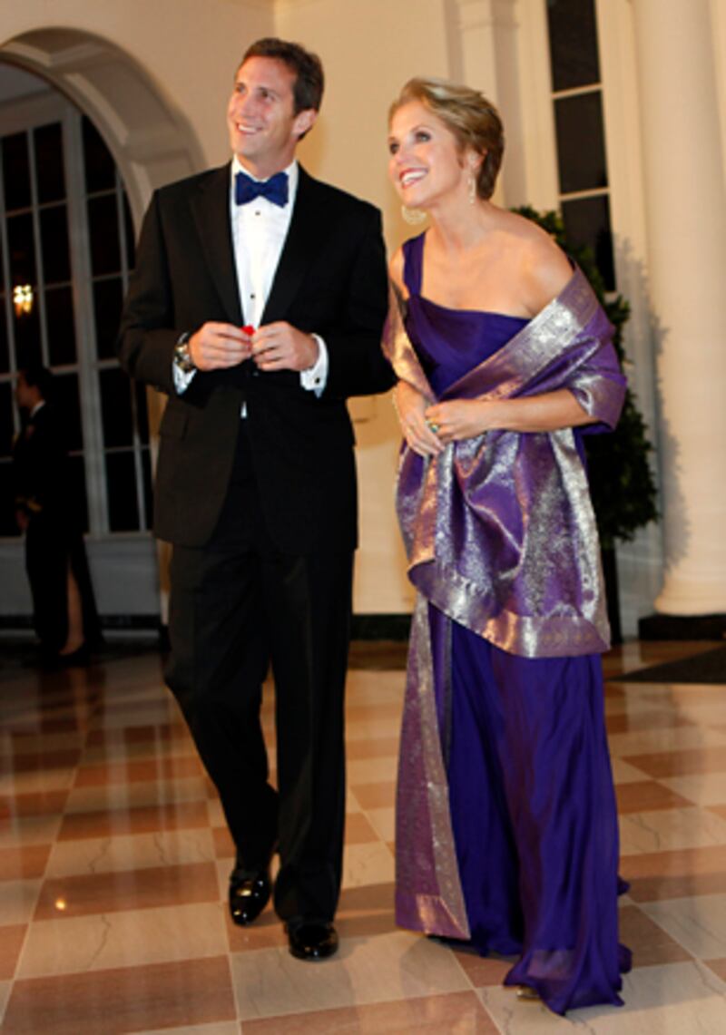 galleries/2009/11/24/white-house-state-dinner/state-dinner---katie-couric_p3fdjj
