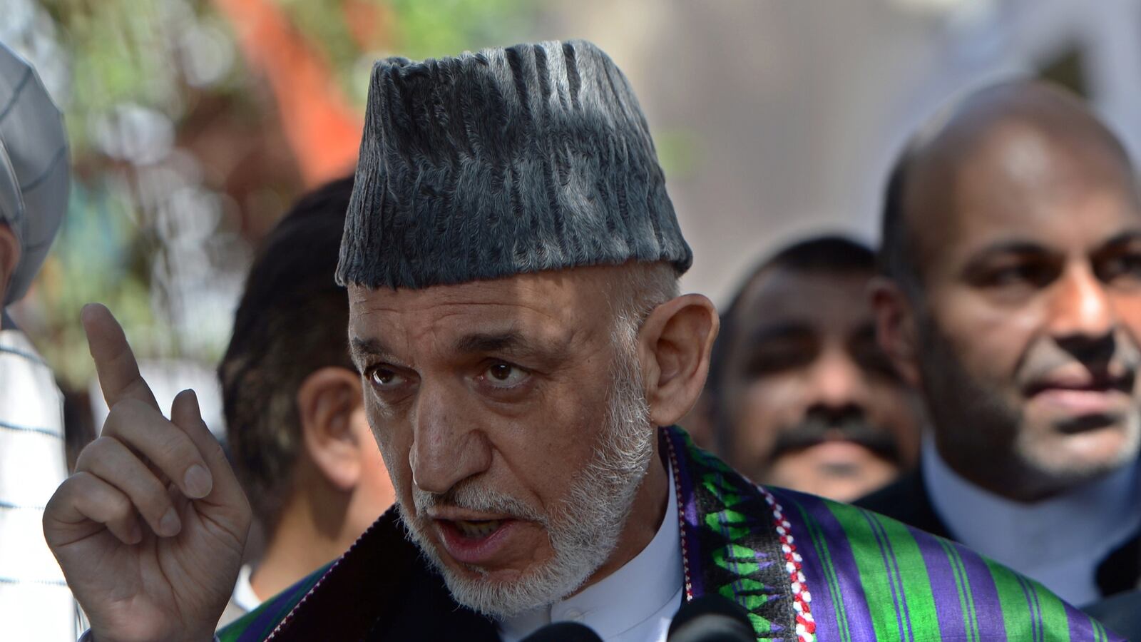 cheats/2014/07/29/karzai-cousin-killed-by-disguised-bomber/140729-karzai-cheat_krixll