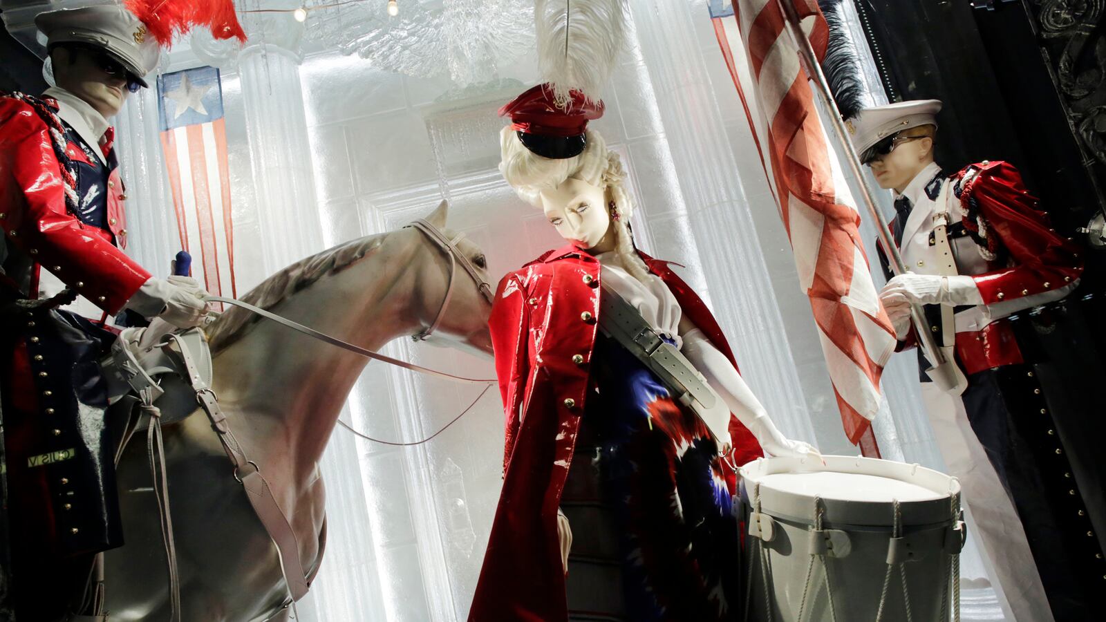articles/2013/12/05/tales-of-a-bergdorf-goodman-window-dresser/131204-bergdorf-windows-embed1_ofewgm