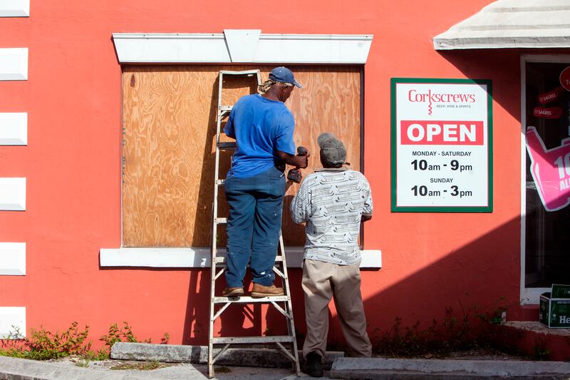 galleries/2014/10/19/hurricane-gonzalo-bearing-down-on-bermuda-photos/141017-gonzalo-3_ie3shf