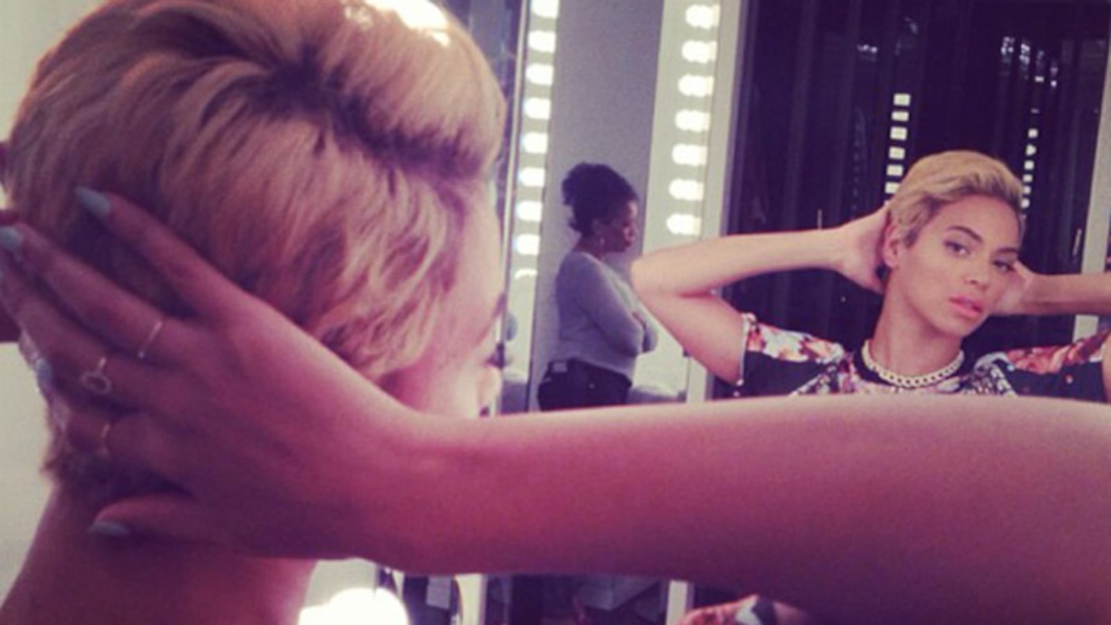 articles/2013/08/08/beyonc-gets-a-haircut-pixie-cut-debuts-on-instagram/130808-beyonce-haircut-samuels-tease_zwdwd8