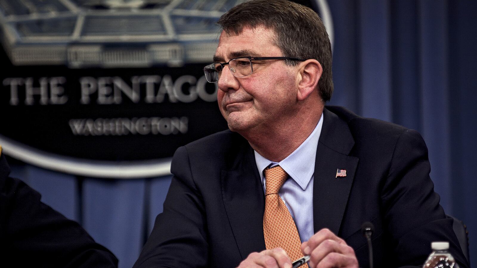 cheats/2015/09/18/pentagon-boss-calls-kremlin/1509188-Ashton-Carter-cheat_vywpyx