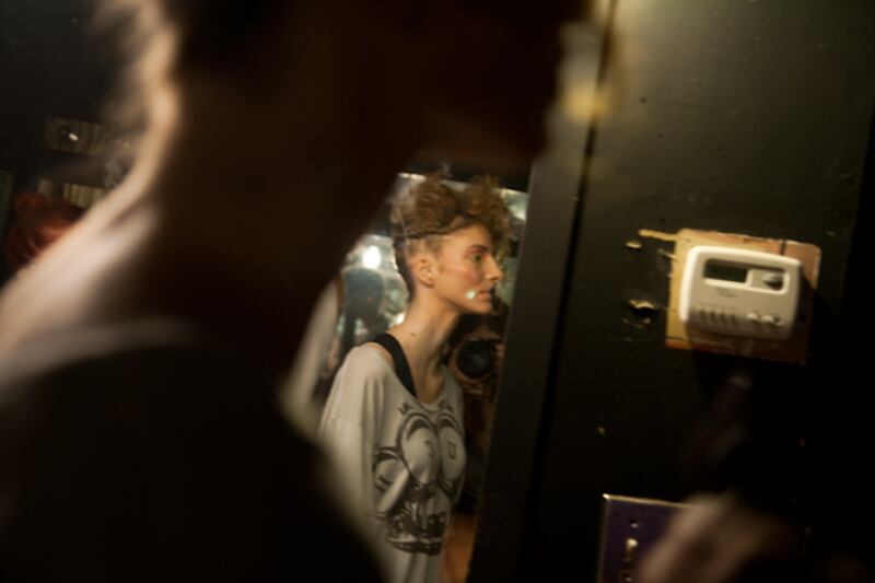 galleries/2009/09/18/fashion-week-behind-the-scenes/jordana-9_yg3wxg