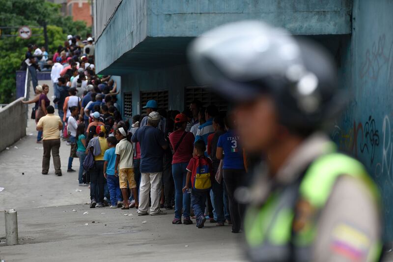 galleries/2016/06/10/venezuela-riots-over-economy-government-lack-of-food-photos/160610-venezuela-04_potzmc