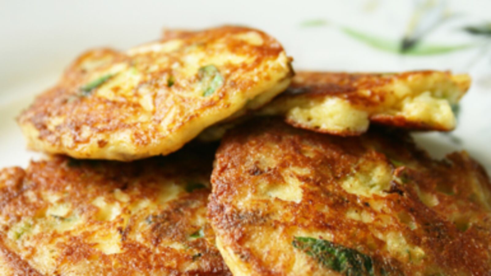articles/2010/12/01/hanukkah-recipe-for-potato-pancakes/powers-potato-pancakes_144517_g8jj0g