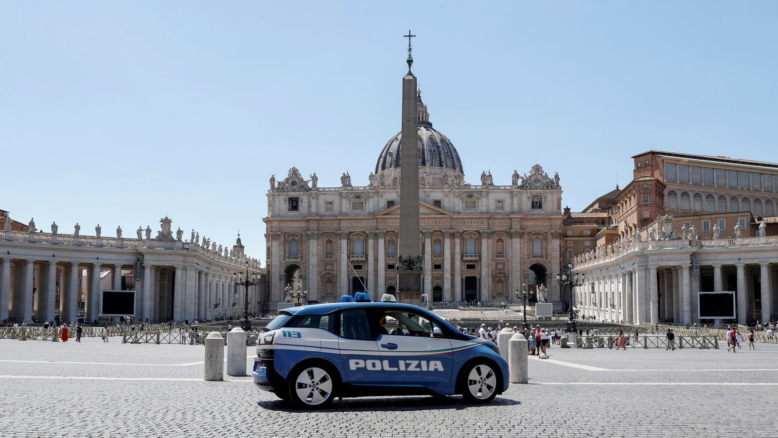 2022-06-19T124306Z_1335100659_RC20VU9Q1RC2_RTRMADP_3_ITALY-POLICE-CAR_znosr6