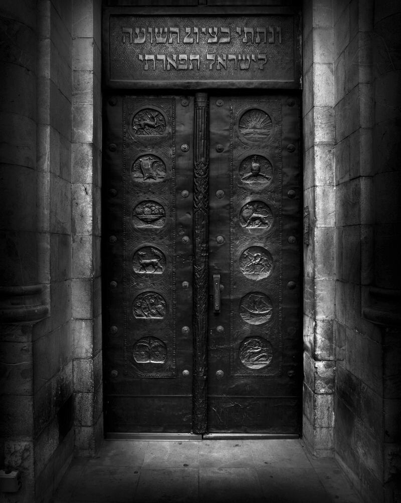 galleries/2014/02/18/jean-michel-berts-captures-the-light-of-jerusalem/porte-hopitalAdef_kegij0