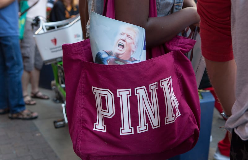 galleries/2016/07/21/make-swag-great-again-photos/170721-rnc-swag5_qz2dui