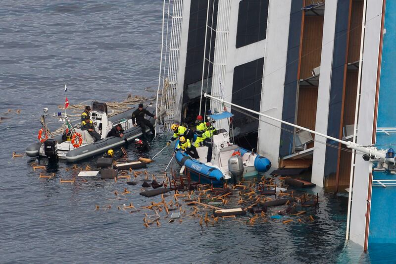 articles/2012/01/24/costa-concordia-mess-widens-with-salvage-team-criminal-probe/costa-shipwreck-pollution-nadeau_viycde
