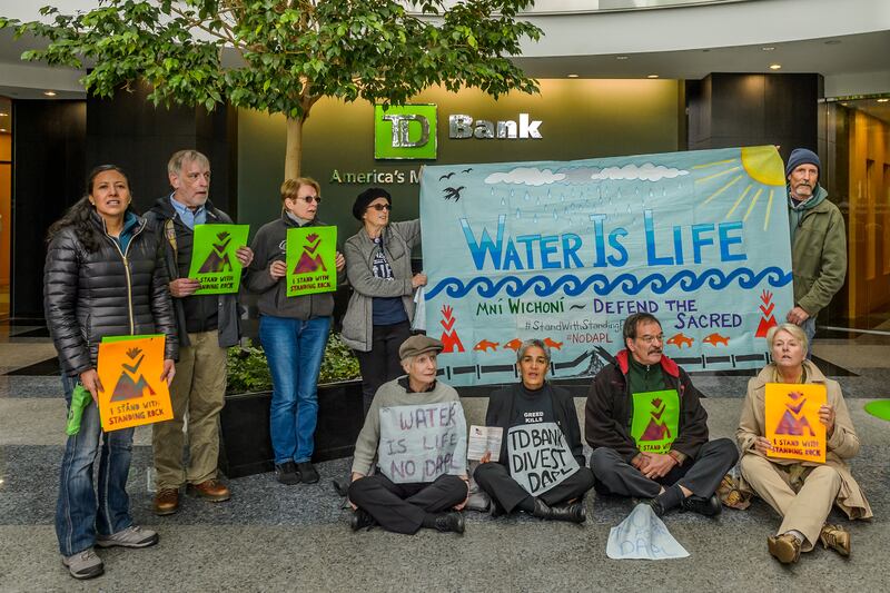 galleries/2016/11/01/scenes-from-america-s-growing-pipeline-protests-photos/161101-pipeline-protests-05_jwfta5