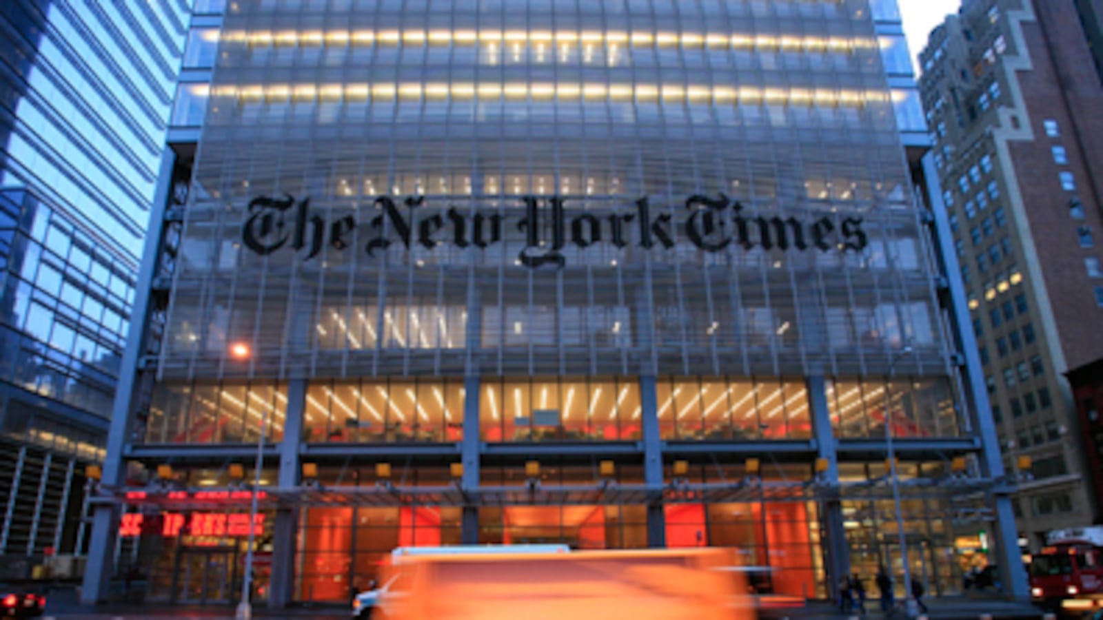 cheats/2009/06/15/white-house-kisses-up-to-the-times/new-york-times_hmwxur
