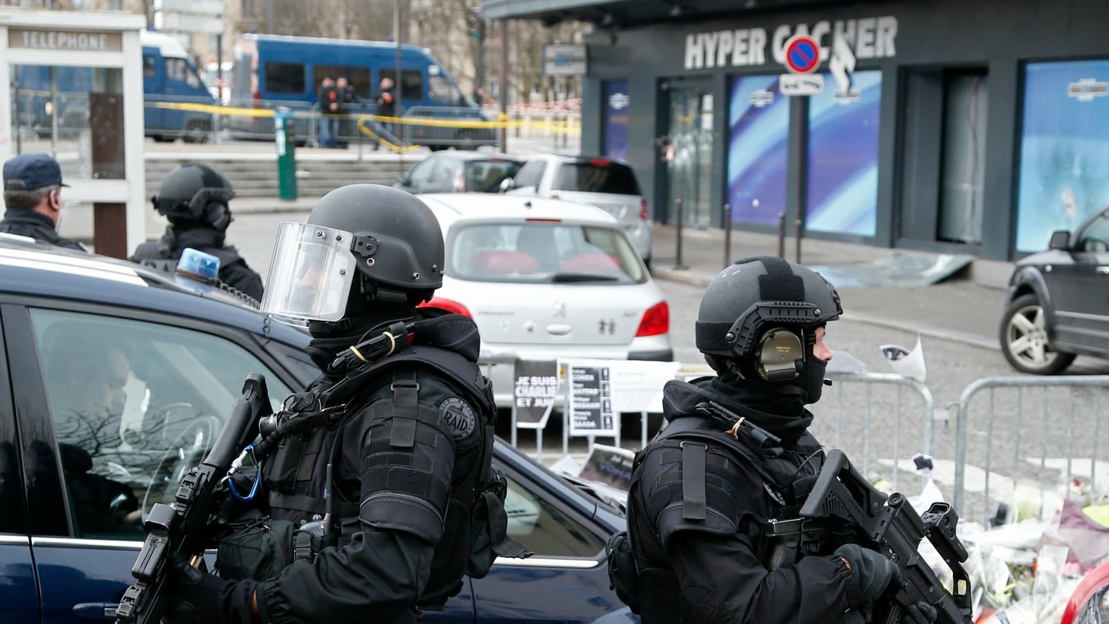 cheats/2015/12/15/suspects-arrested-in-supermarket-attack/151215-hypercacher-cheat_je1uzr