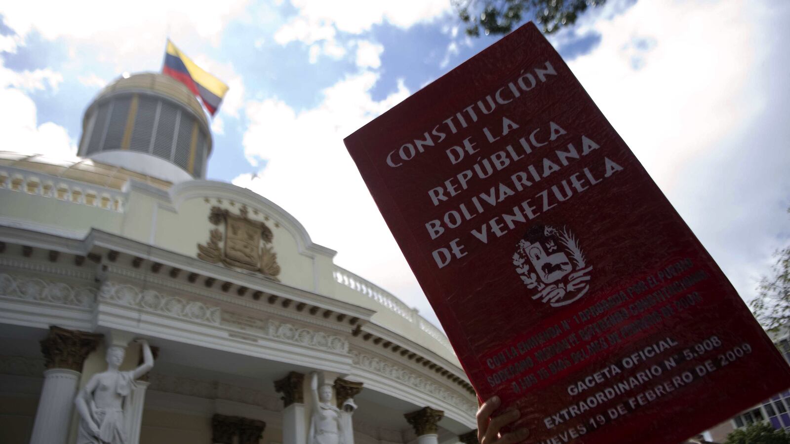 articles/2013/01/20/venezuela-s-constitutional-mess/130119-venezuela-constitution_qp3cn8