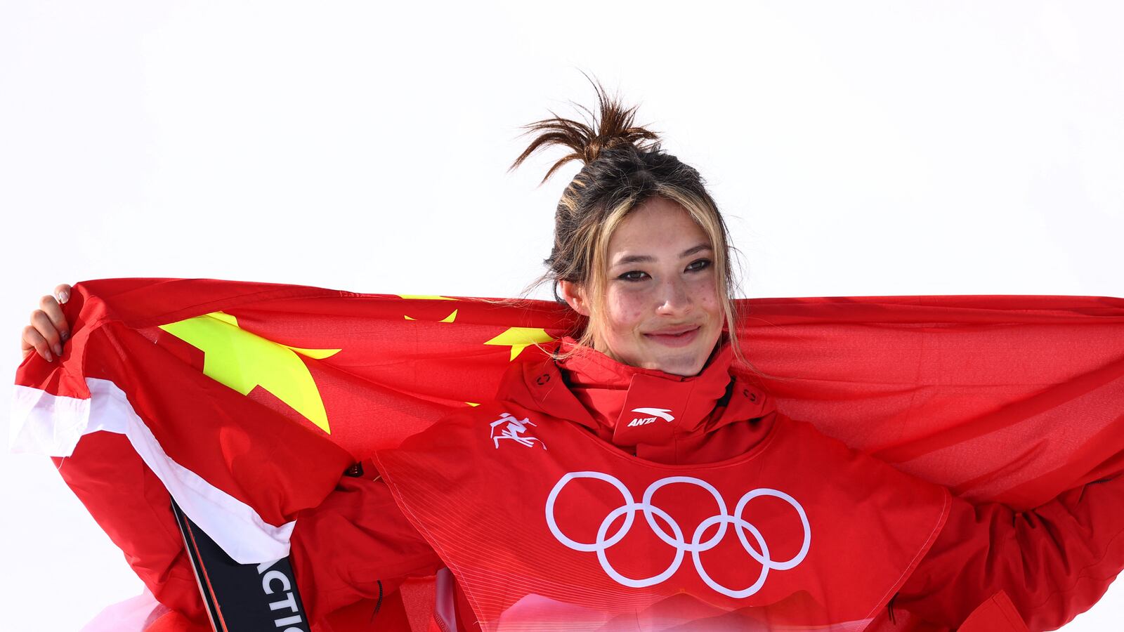 2022-02-15T033809Z_16770474_SP1EI2F0A3GBZ_RTRMADP_3_OLYMPICS-2022-FREESTYLE_xhbkvf