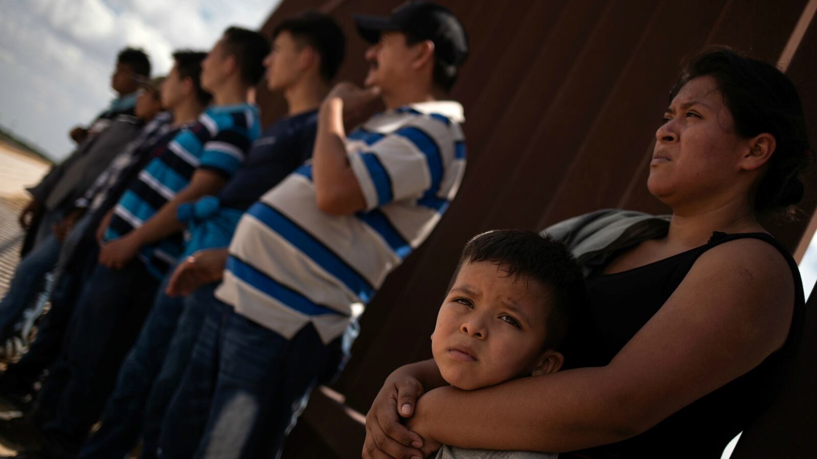 180912-trump-admin-mexico-deportations-cheat_dw51ae