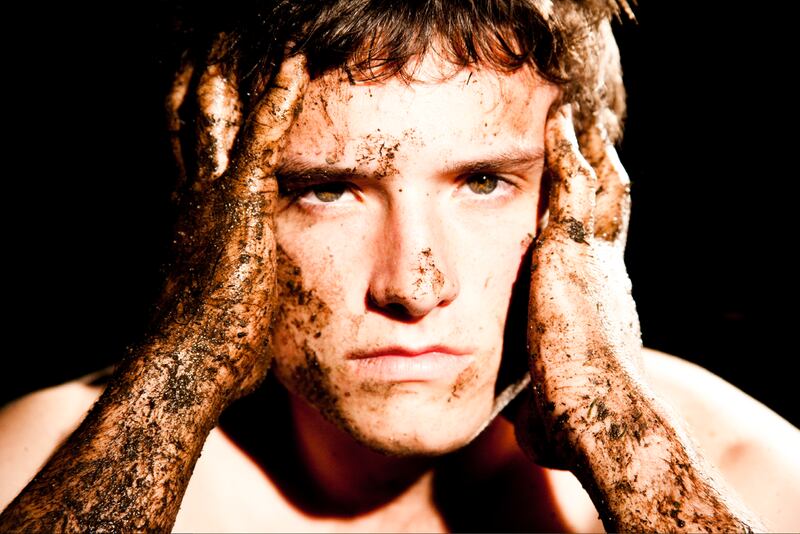 galleries/2013/11/06/celebrity-photographer-tyler-shields-exposes-the-dirty-side-of-glamour-photos/tyler-shields-hutcherson_coylxq