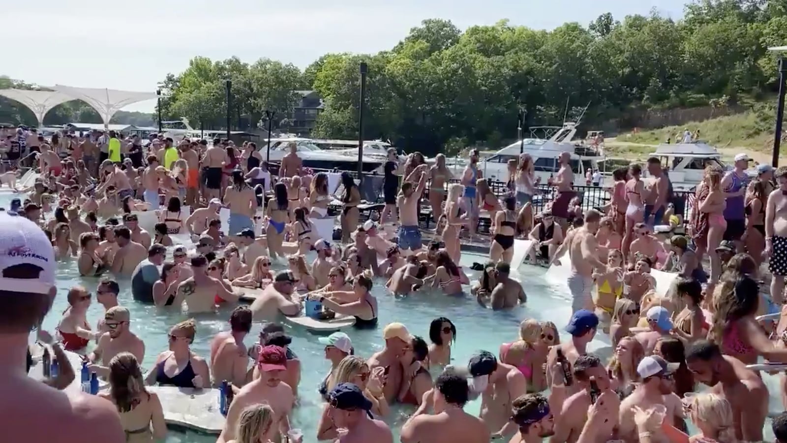 2020-05-24T000000Z_1621390629_RC27VG95FMLW_RTRMADP_3_HEALTH-CORONAVIRUS-USA_k8h2ln