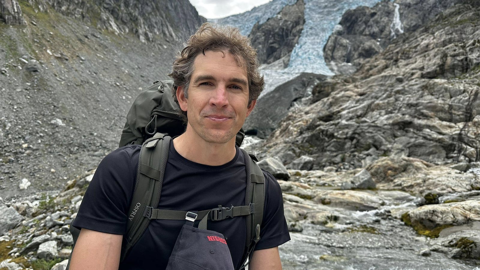 Alec Luhn went missing during a four-day solo hike in a Norwegian national park. Search is underway, though bad weather conditions have hindered progress.