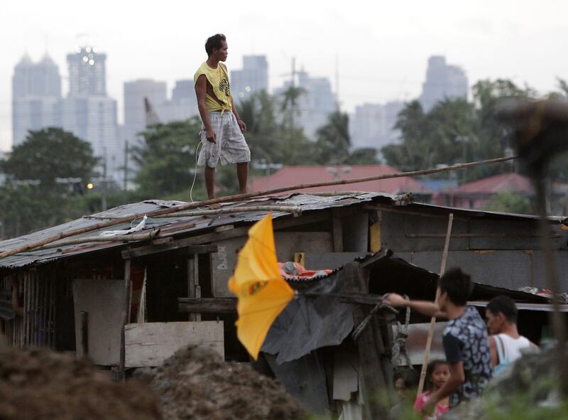galleries/2013/11/08/monster-typhoon-haiyan-barrels-into-philippines-photos/typhoon-update-7_jg98uy