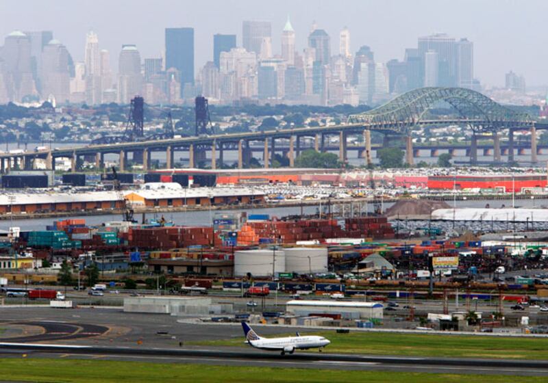 galleries/2009/11/19/america-s-airports-ranked-from-first-to-worst/airports---27-newark-liberty-international-airport_uzh60v