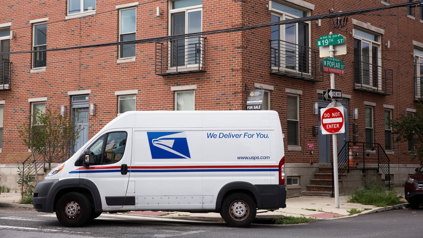 2020-08-14T171038Z_163416965_RC2TDI9O5UIJ_RTRMADP_3_USA-ELECTION-POSTOFFICE_mnw2wi