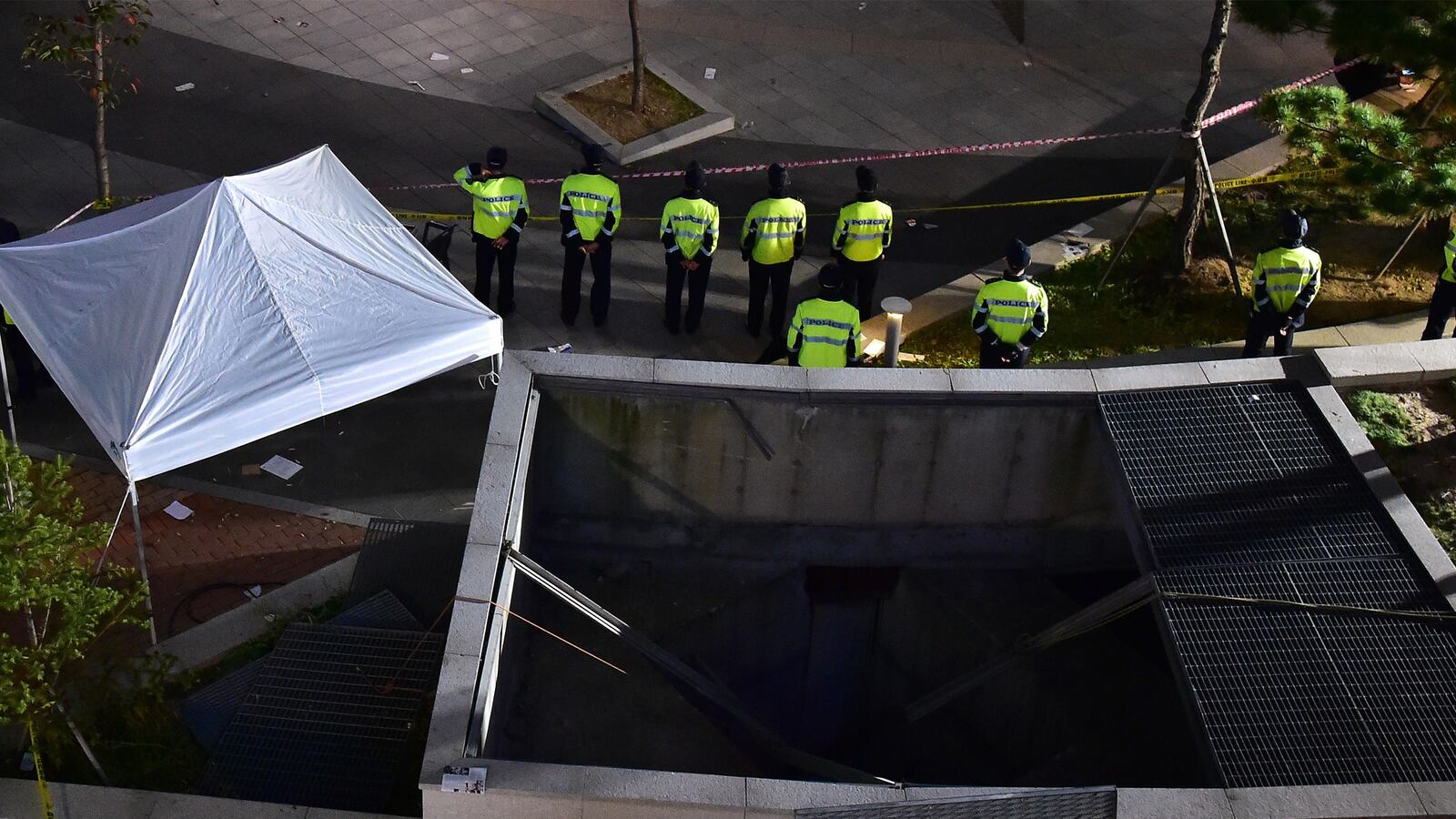 cheats/2014/10/17/15-feared-dead-at-south-korean-concert/141017-south-korea-cheat_barsdb