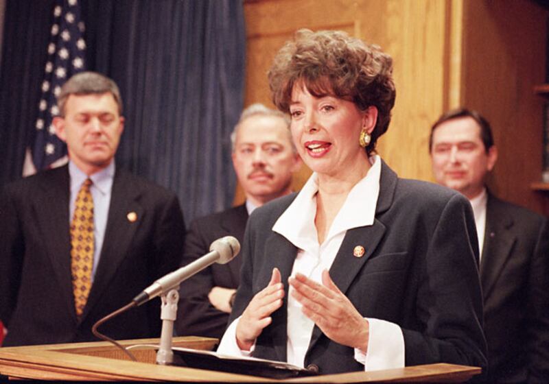 galleries/2010/03/17/sex-scandals/sex-scandals---chenoweth_lilo55