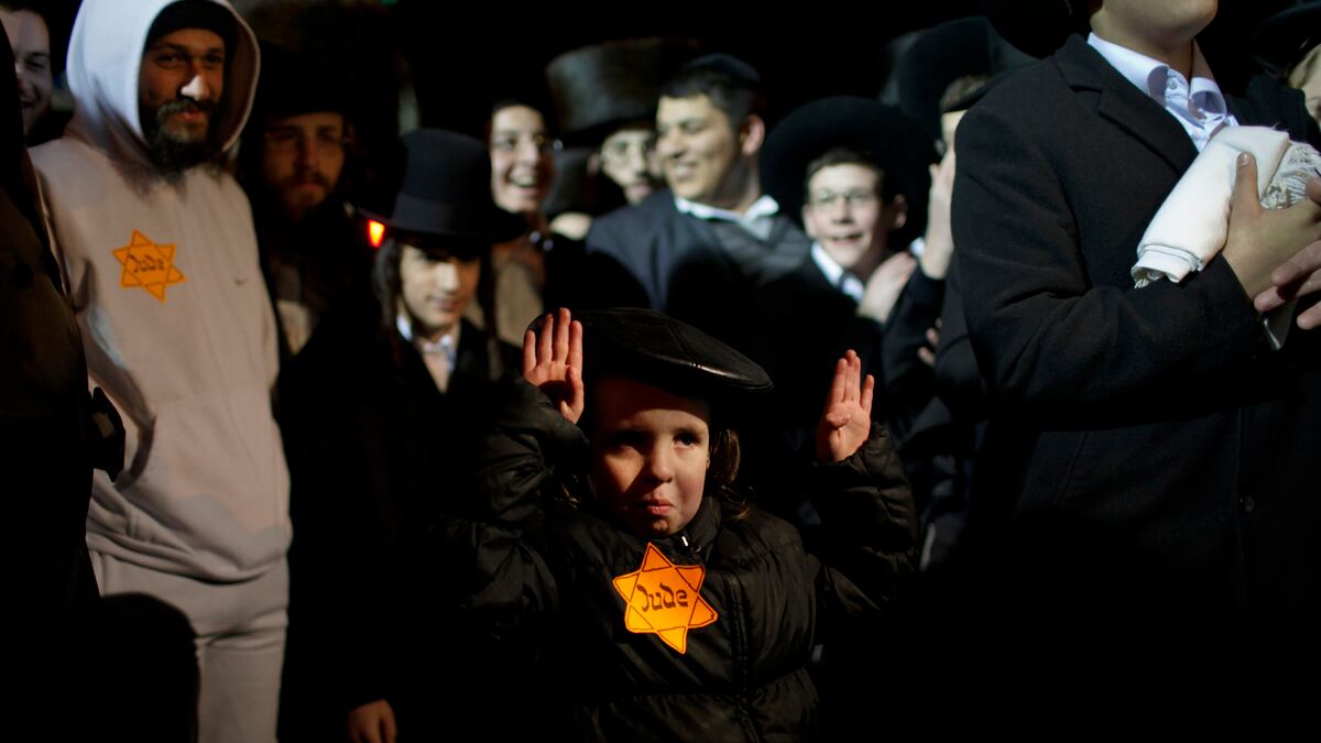 cheats/2012/01/01/nazi-garb-used-in-israel-protests/nazi-garb-cs_lyviqe