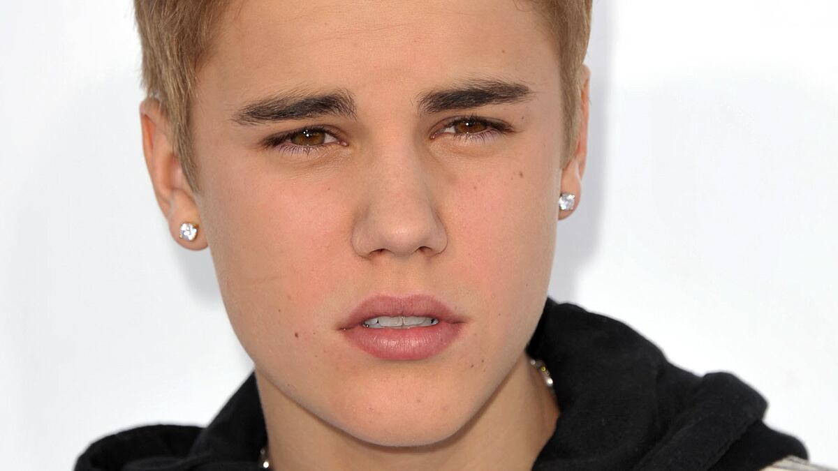 cheats/2012/05/28/bieber-investigated-for-battery/Justin-Bieber-assault-cheat_fkufd1