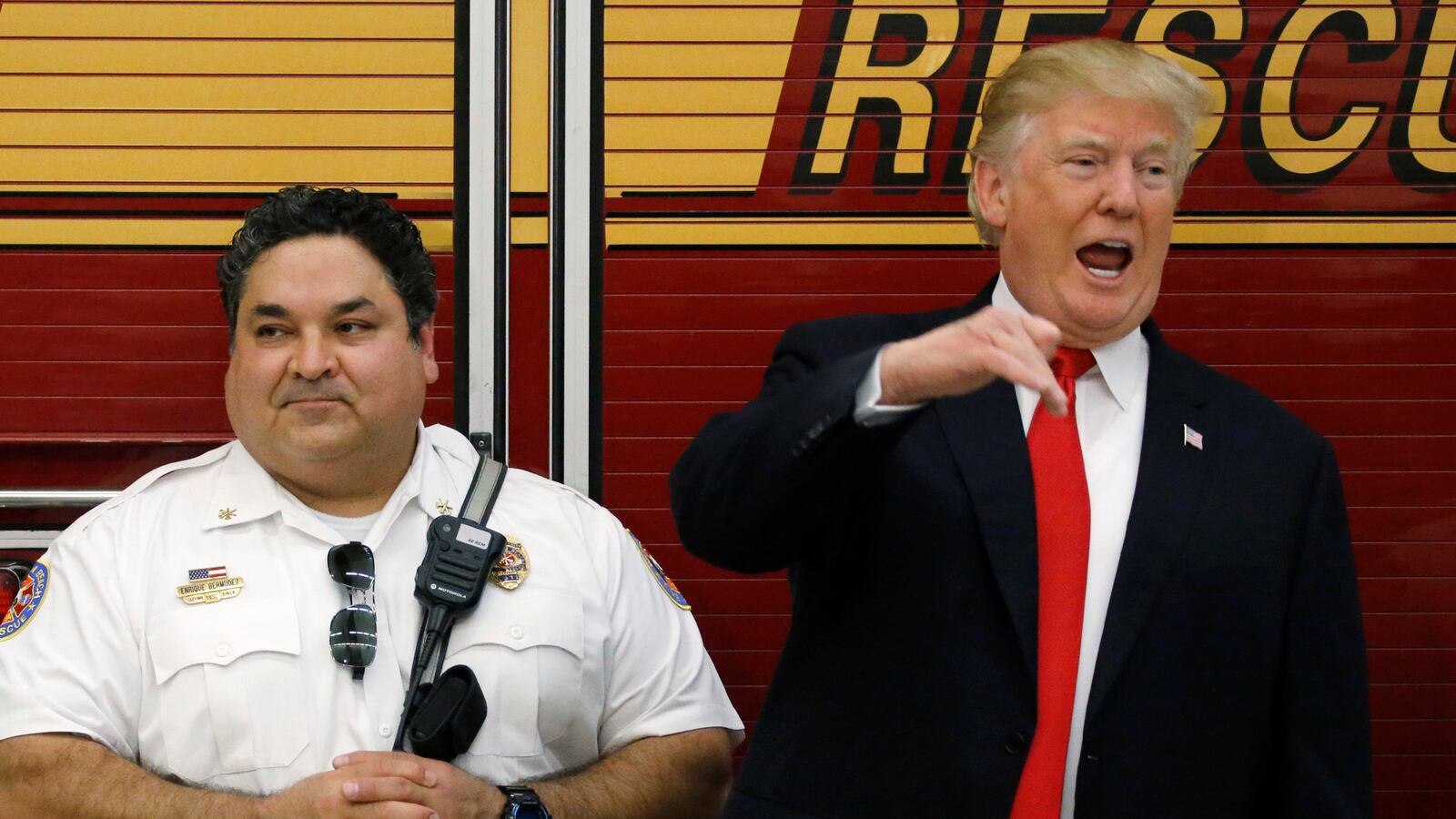 171227-trump-leg-cheat_s6vrfz