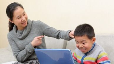 articles/2011/01/15/why-chinese-moms-act-crazy/hung-chinese-motherhood_153164_tfp4sj