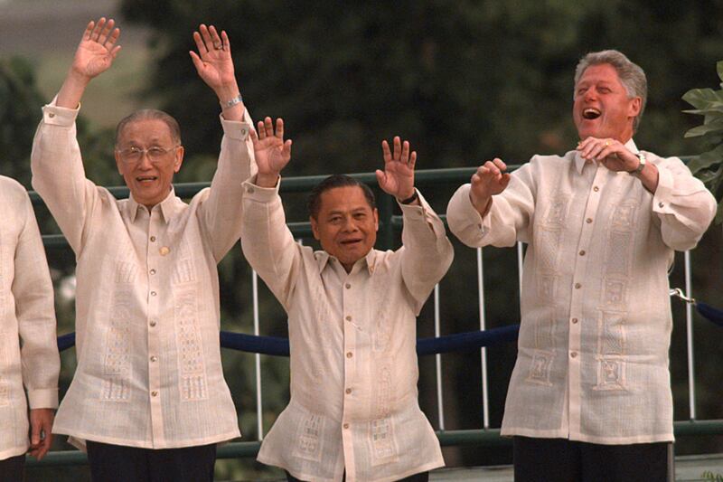 galleries/2011/11/15/apec-silly-shirts-through-the-years-photos/apec-silly-shirts-1996_yjidy1