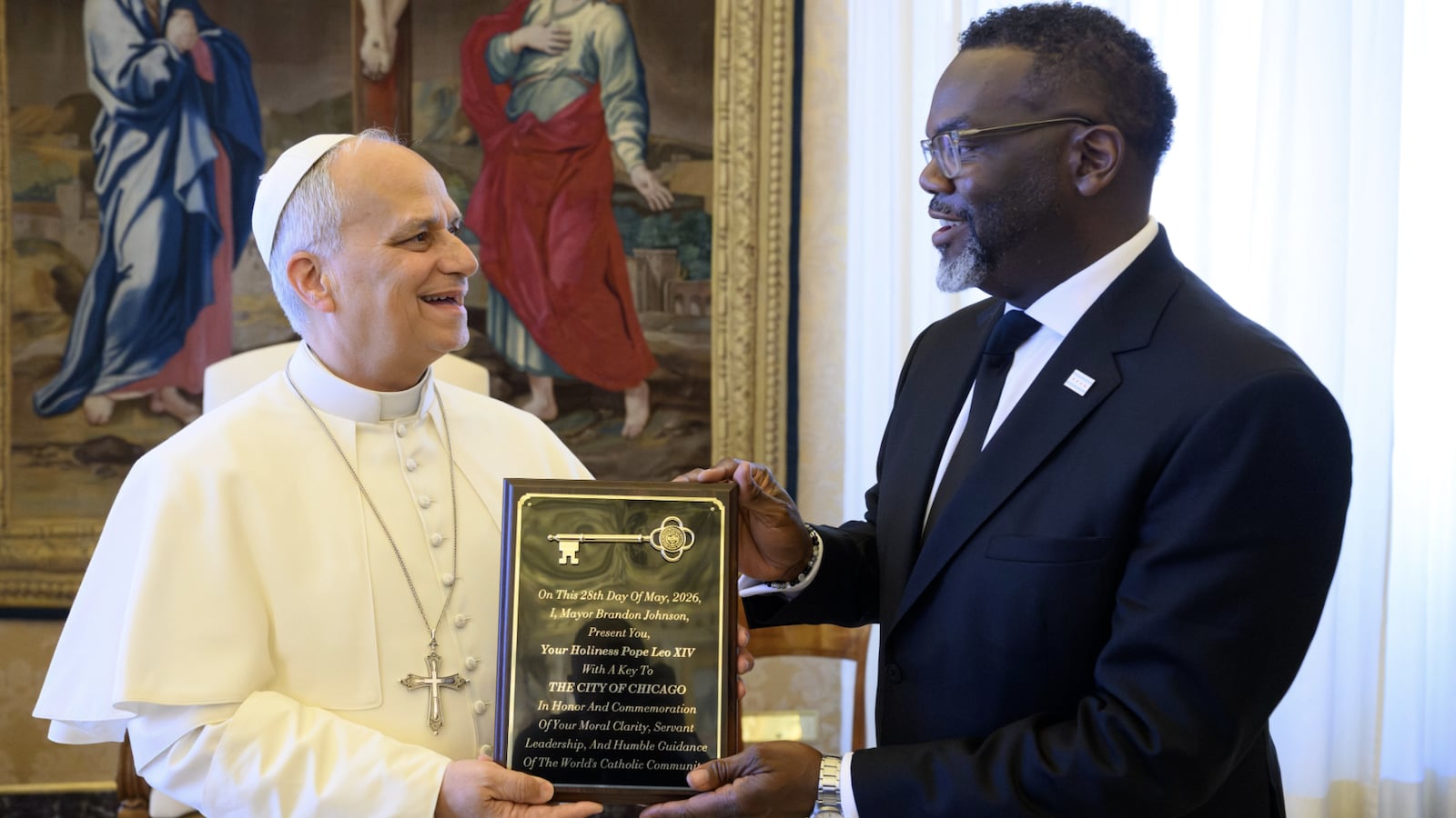 Pope Leo gets the keys to the city from Chicago Mayor Brandon Johnson.