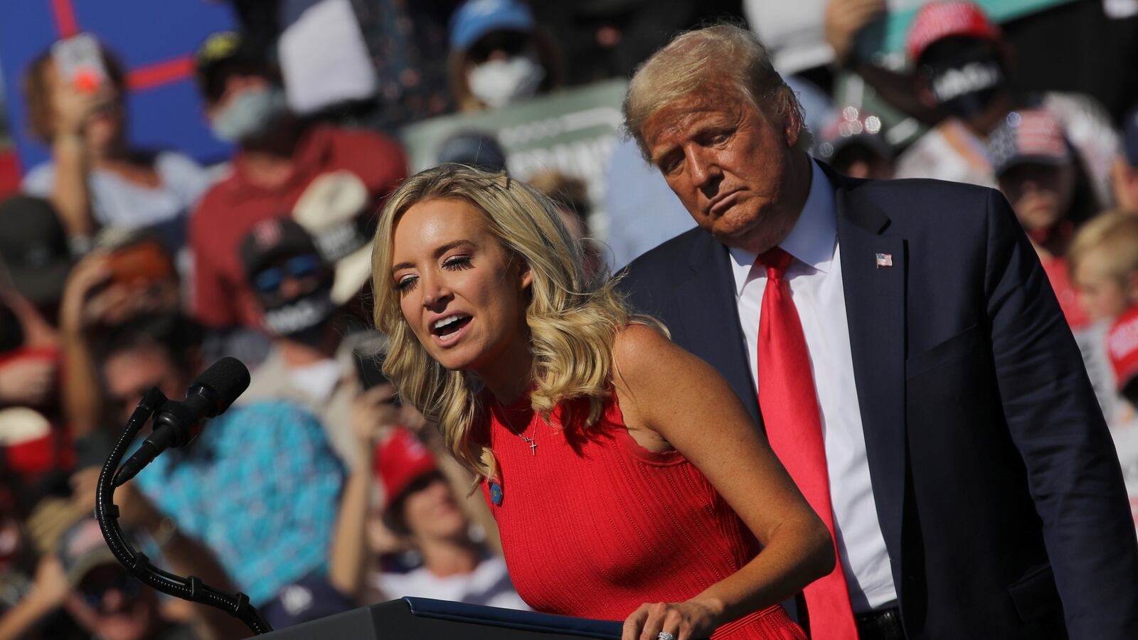 2020-10-19T202702Z_1308731193_RC2WLJ93Q1FM_RTRMADP_3_USA-ELECTION-TRUMP_qiinnd