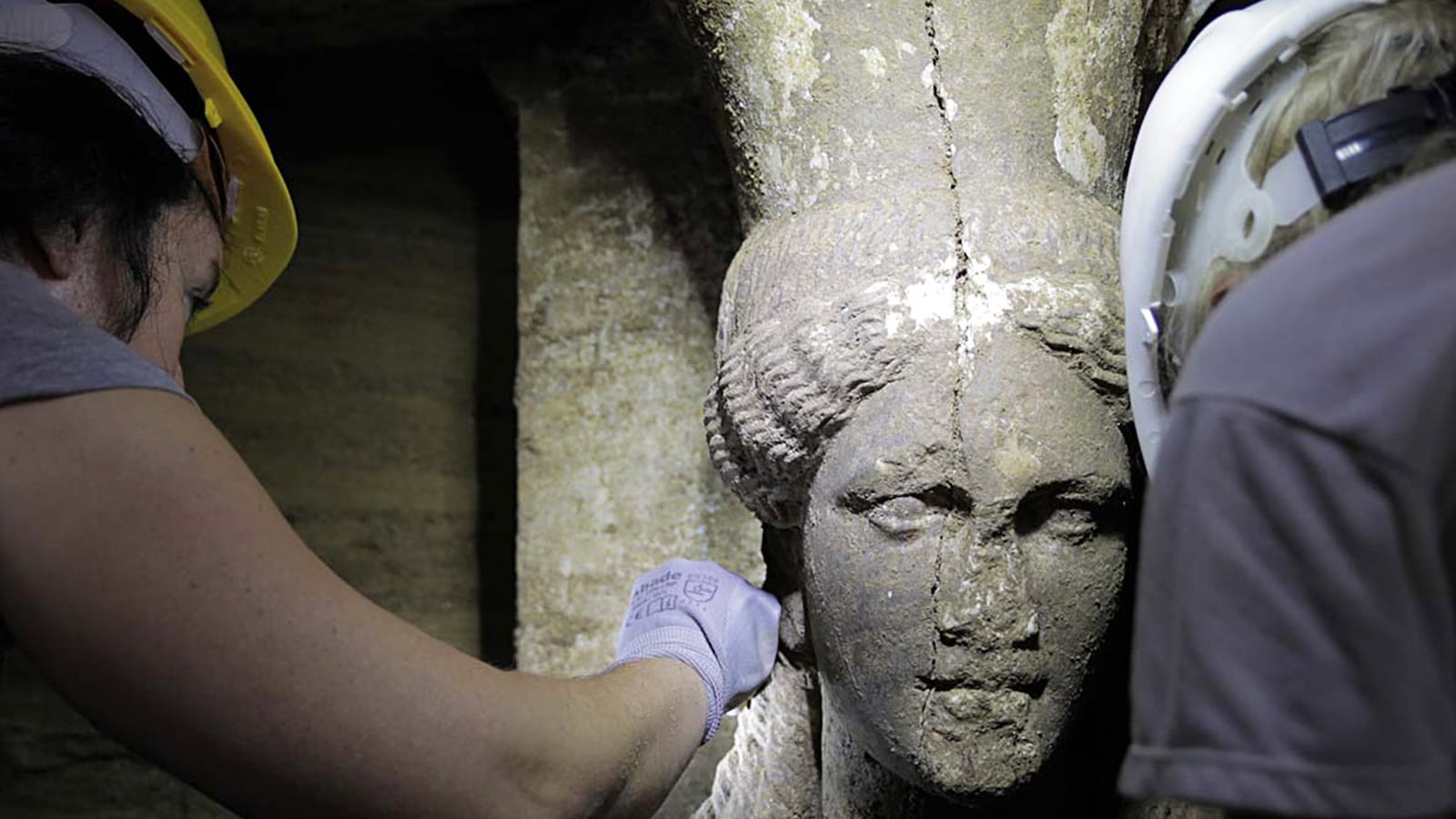 articles/2014/12/12/ancient-greek-tomb-still-hoards-its-secrets/141211-romm-tomb-tease_dqwder