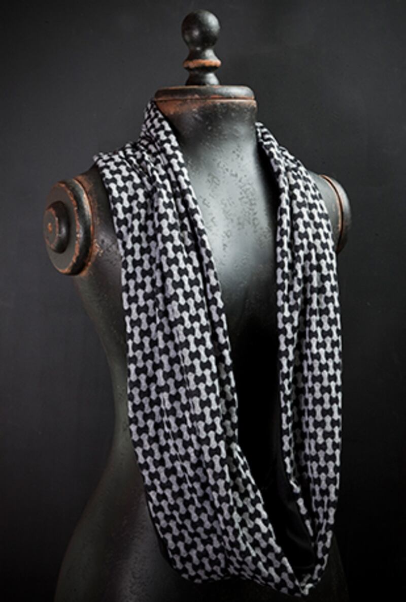 articles/2014/11/29/the-daily-beast-s-2014-holiday-gift-guide-for-the-anthony-bourdain-in-your-life/141120-bourdain-sholdit_qaq0md