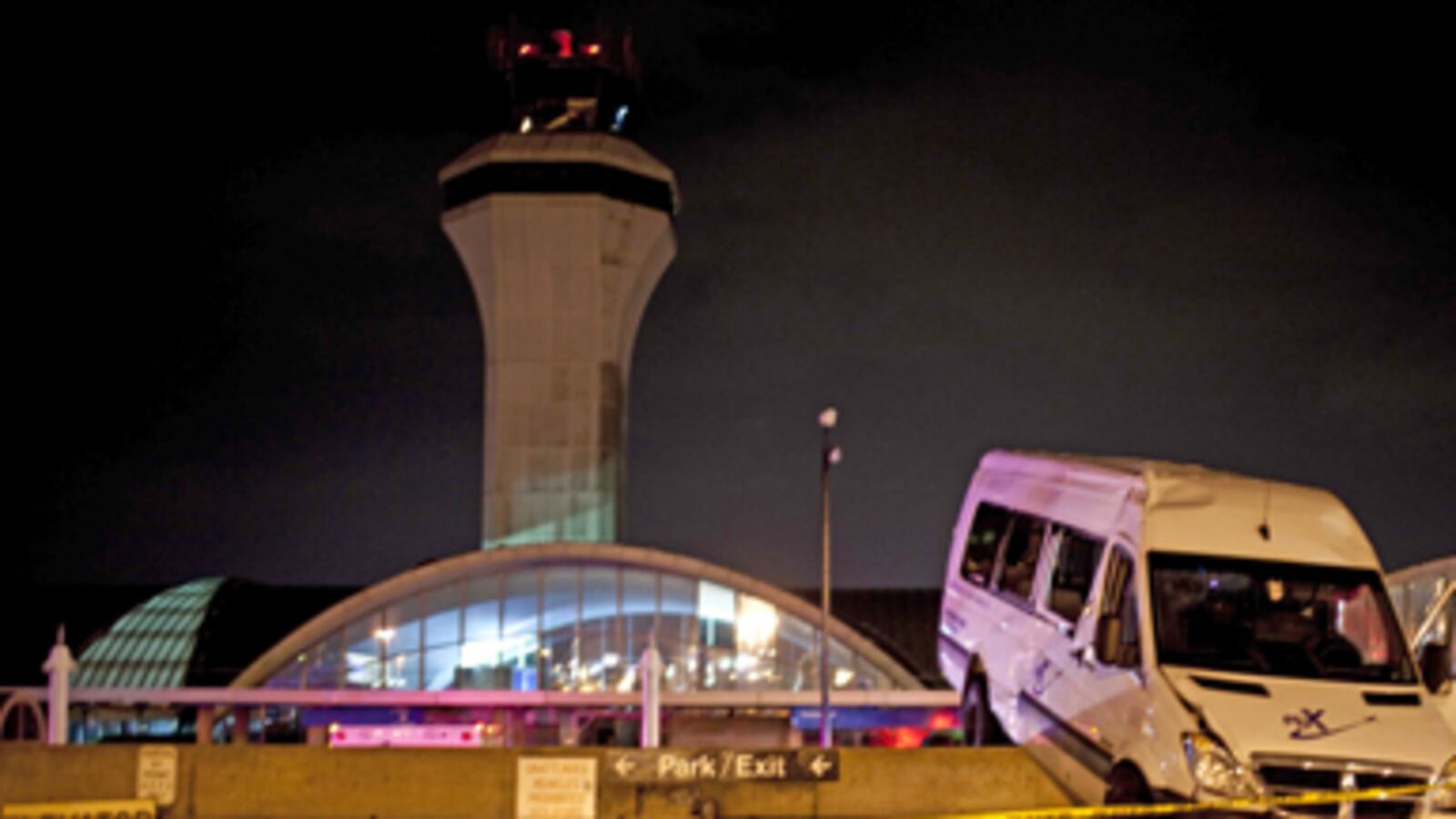 cheats/2011/04/23/st-louis-airport-closes-after-tornado/missouri-airport-damaged_lirjv6